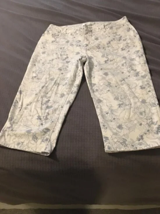 Croft and Barrow capris - Picture 3 of 3